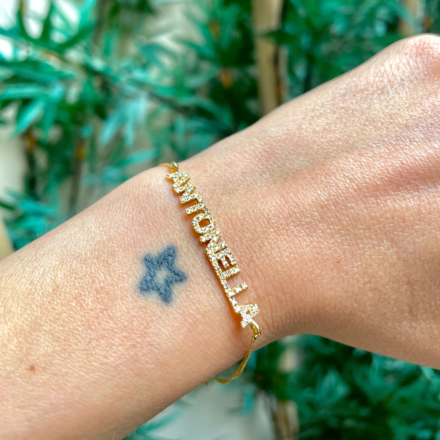 Bracciale con scritta o simbolo in oro 18kt e diamanti