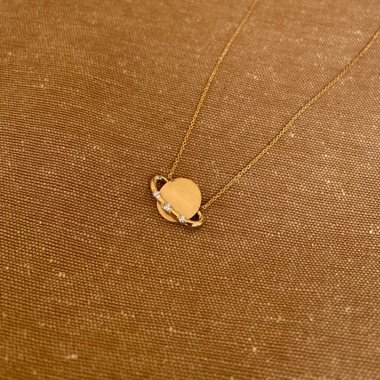 .inOrbita. -collana pianeta in oro 18kt con diamante