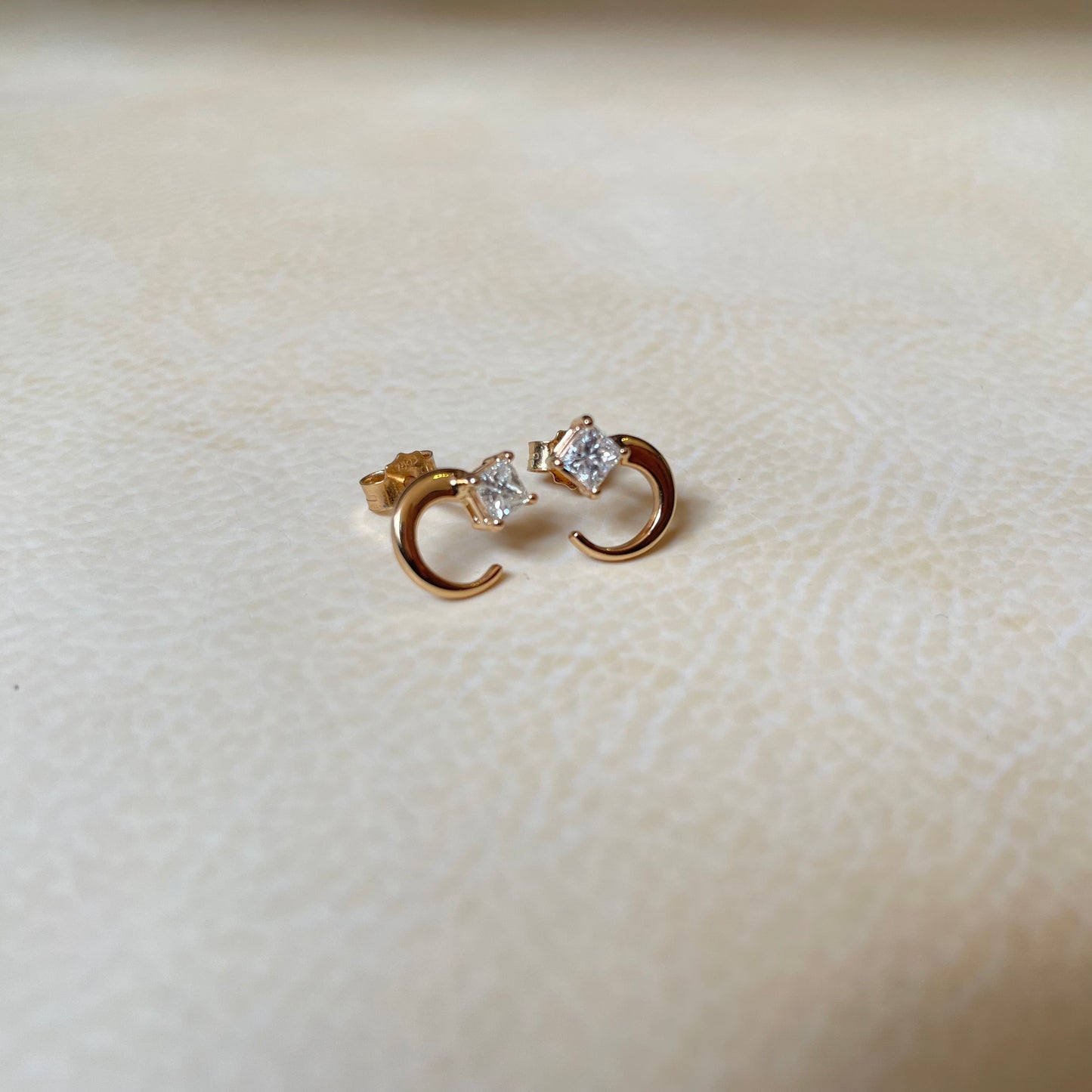 .moto. orecchini in oro 18kt con diamanti