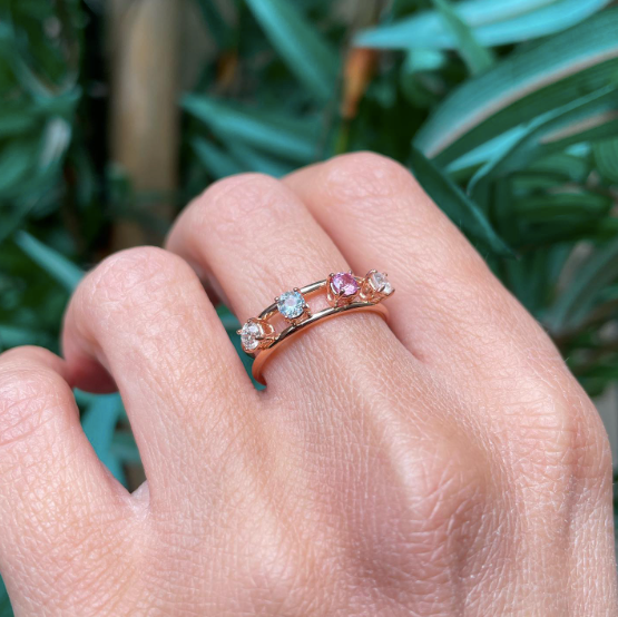 Famiglia - anello in oro rosa con pietre preziose