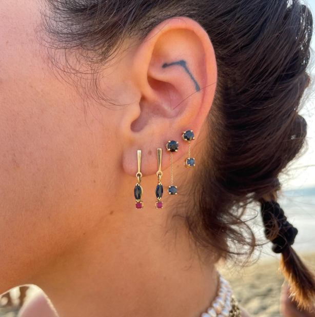 Orecchini pendenti in oro 18kt con zaffiri e rubini