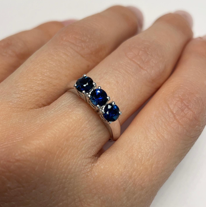 Trilogy - anello in oro 18kt e zaffiri