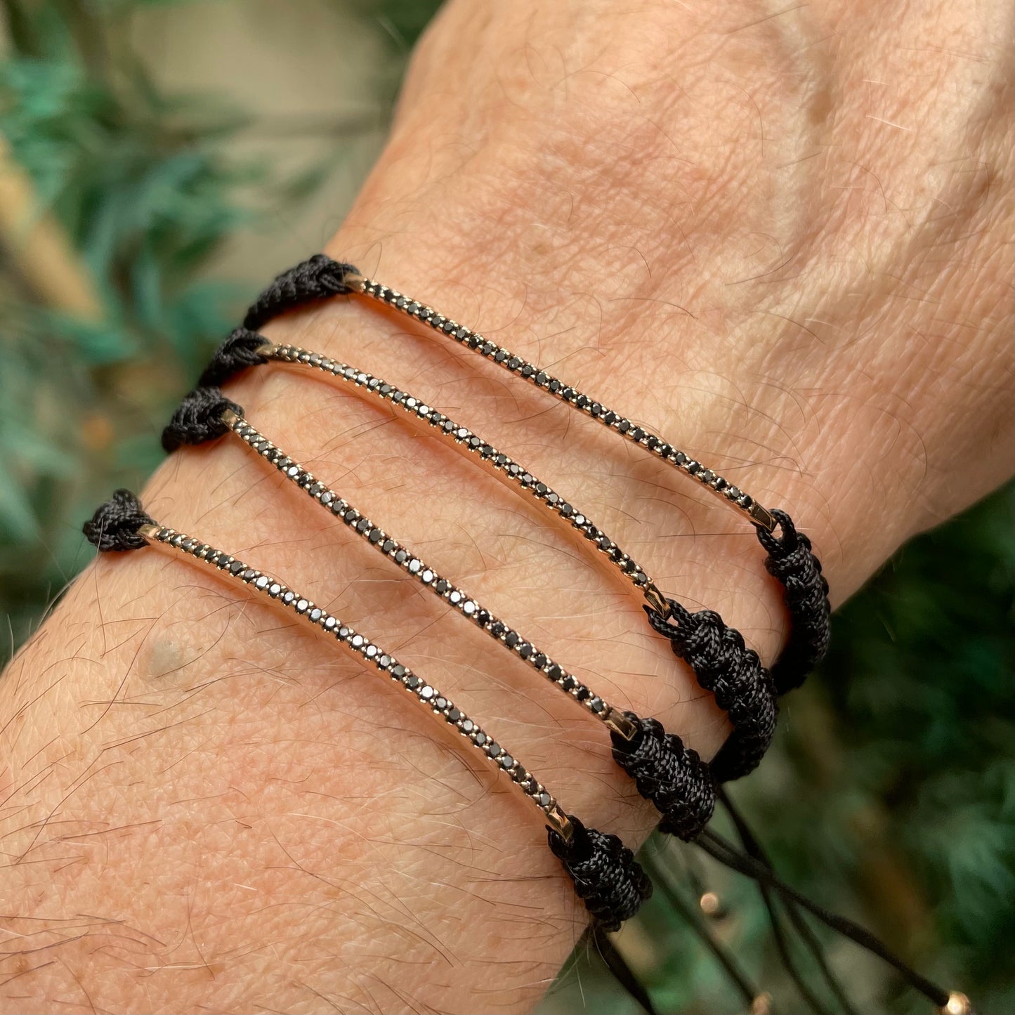 Bracciale in oro 18kt con diamanti e cordino