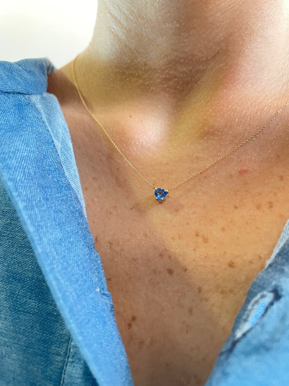Collana in oro 18kt con zaffiro taglio cuore