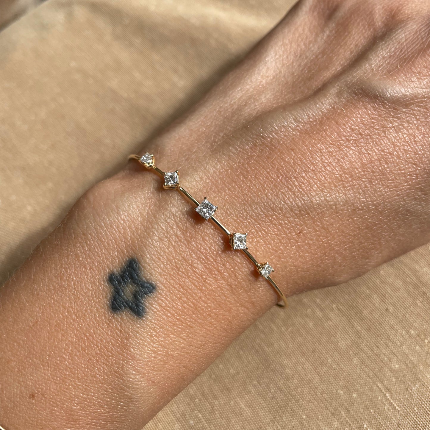 .nash. - bracciale rigido in oro 18kt con diamanti