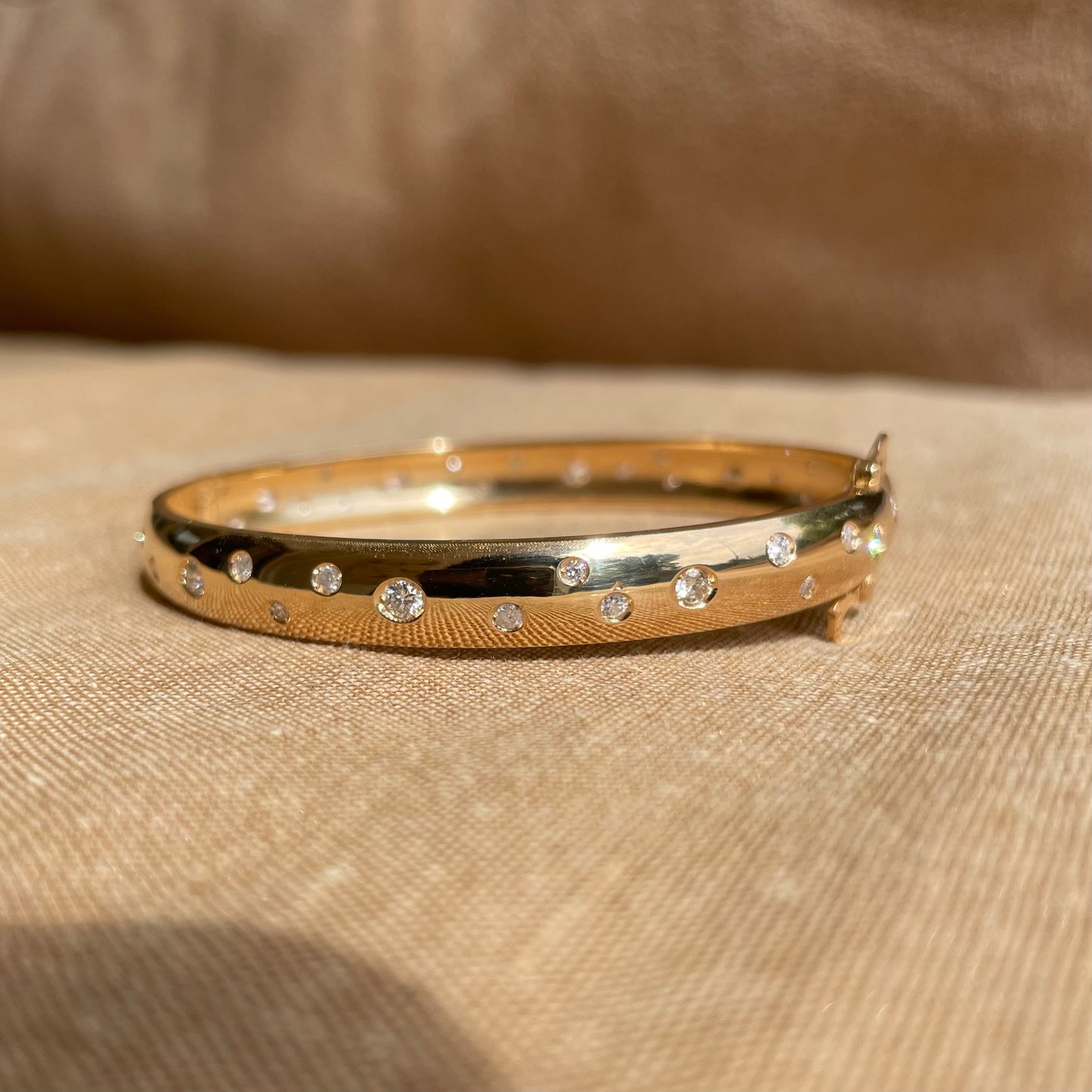 .mille. - bracciale rigido in oro 18kt con diamanti