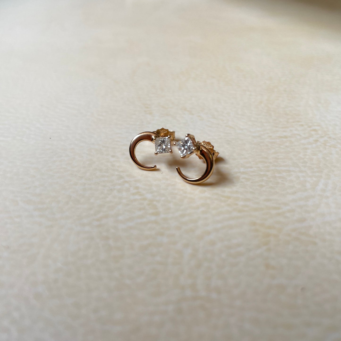 .moto. orecchini in oro 18kt con diamanti