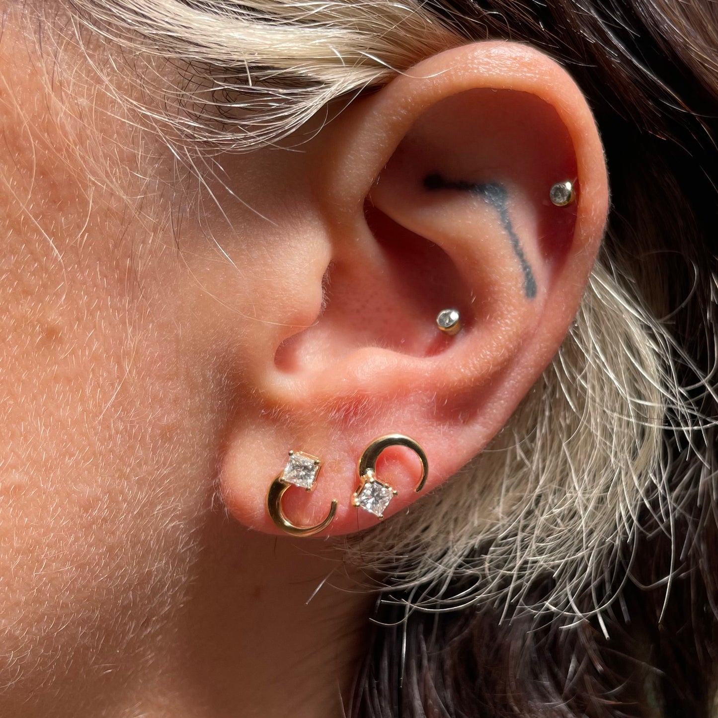 .moto. orecchini in oro 18kt con diamanti