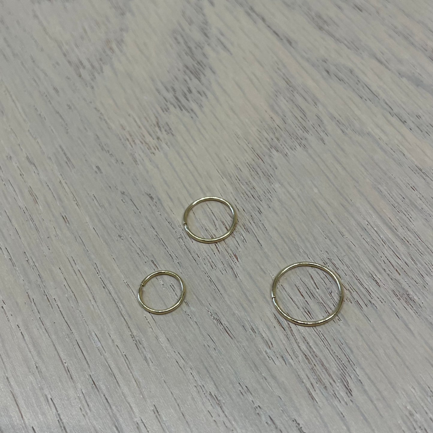 .la ciorta. -mono orecchino in oro 18kt e corallo