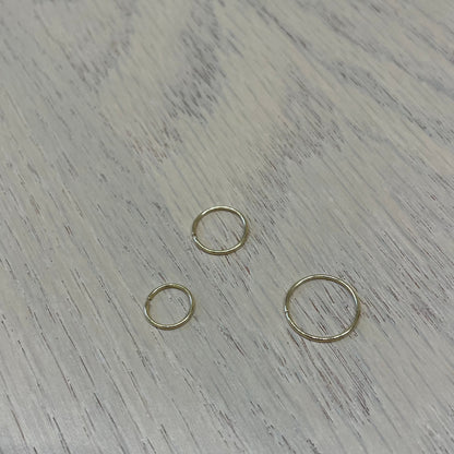 .la ciorta. -mono orecchino in oro 18kt e corallo