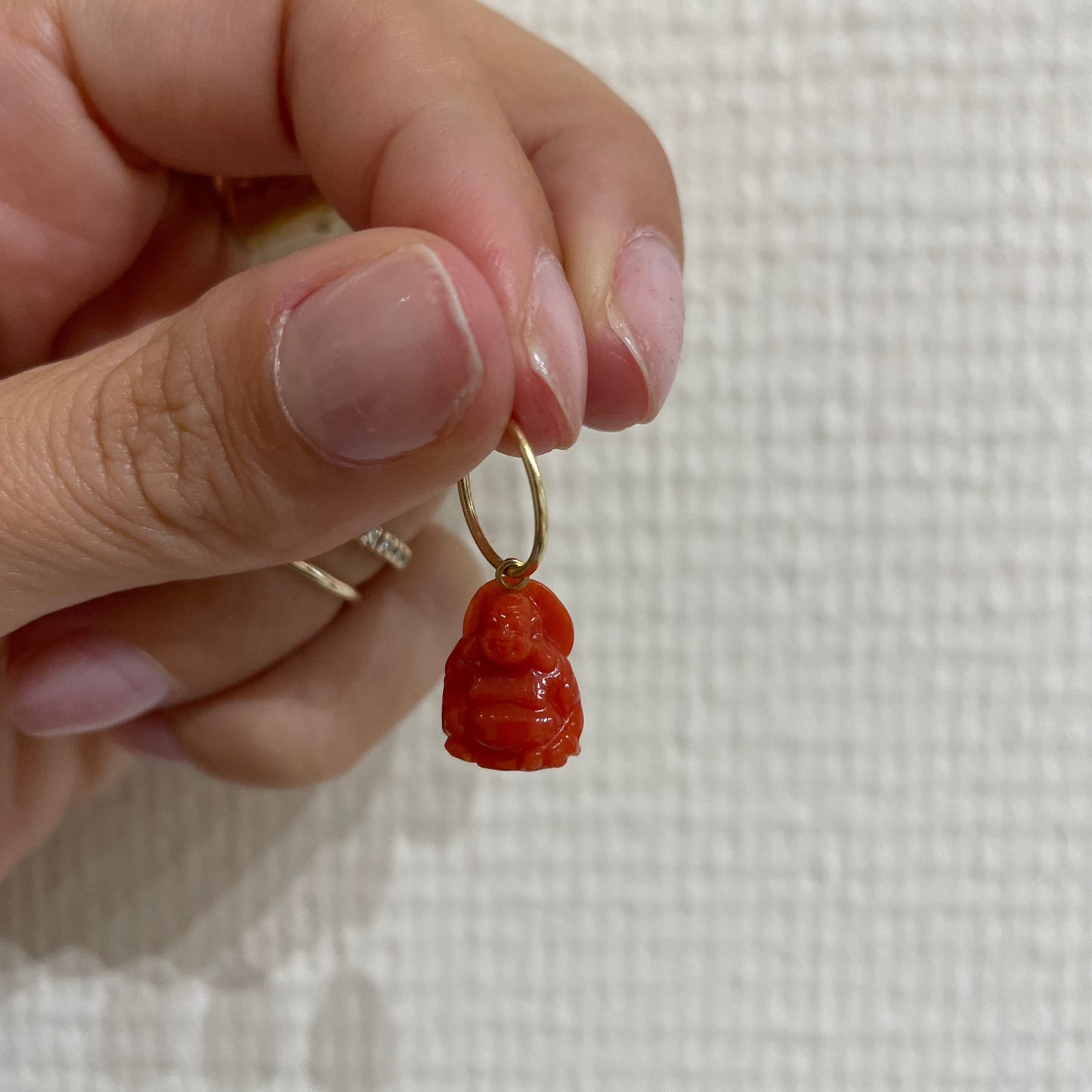 .la ciorta. -mono orecchino in oro 18kt e corallo