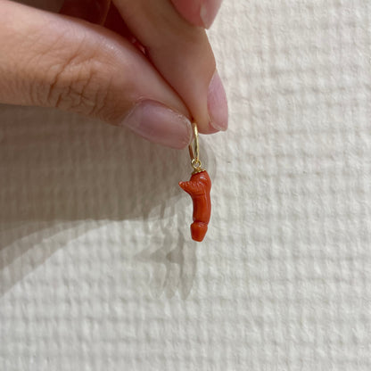 .la ciorta. -mono orecchino in oro 18kt e corallo