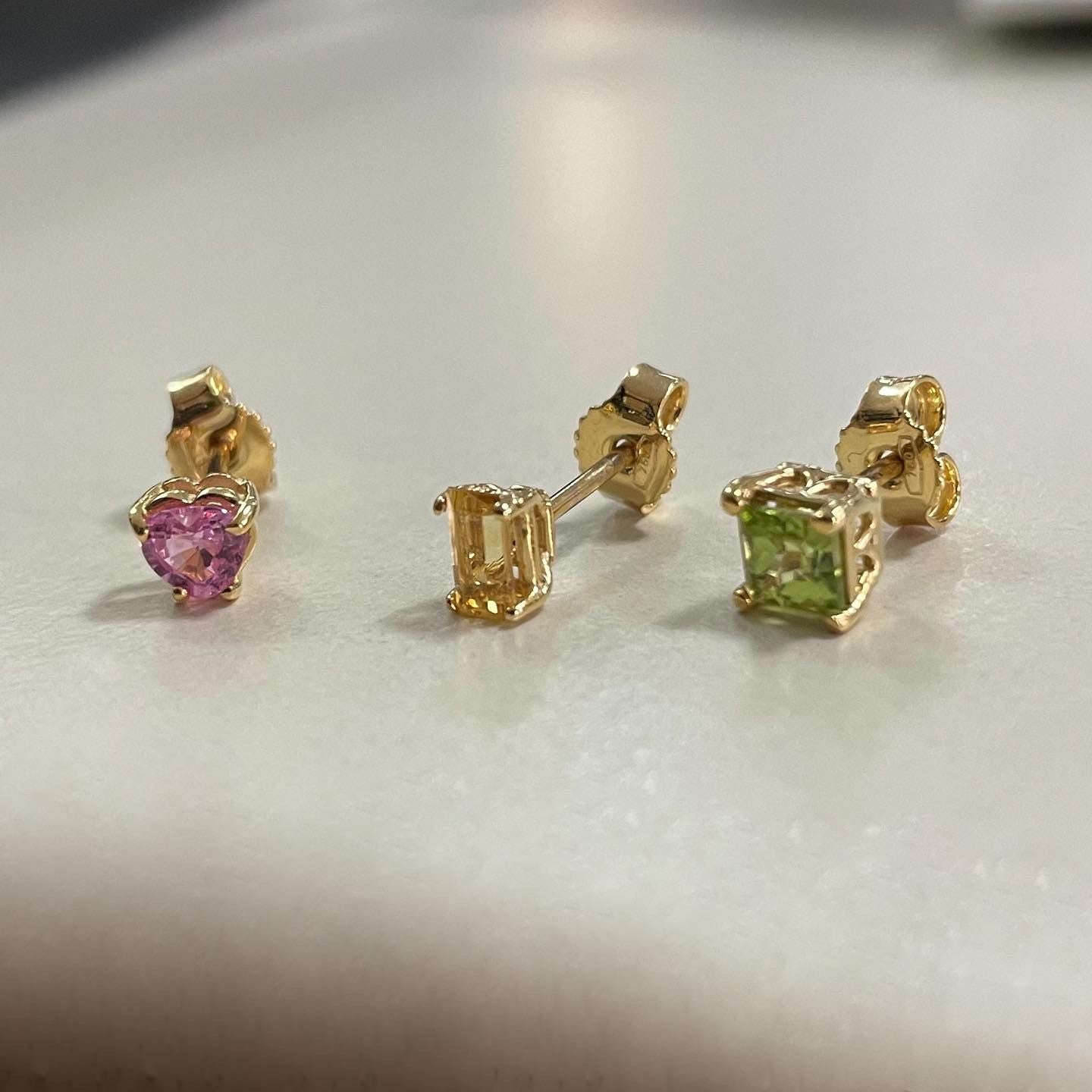 .fant. mono orecchini in oro giallo 18kt e pietre preziose