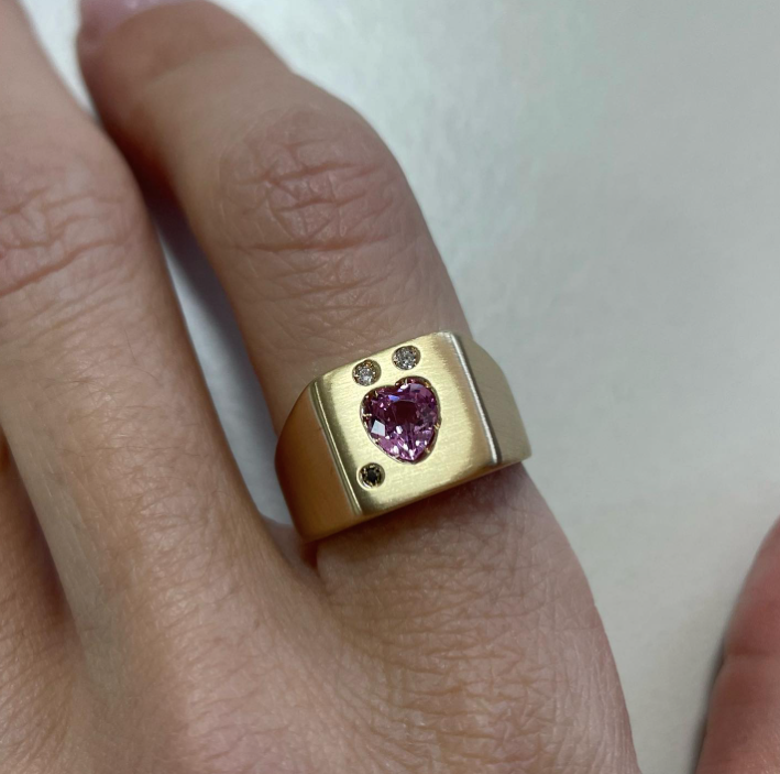 Smile- anello in oro giallo sabbiato 18kt