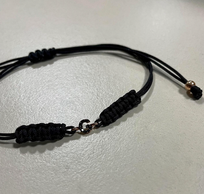 Letters - bracciale in oro 18kt con una lettera e cordino