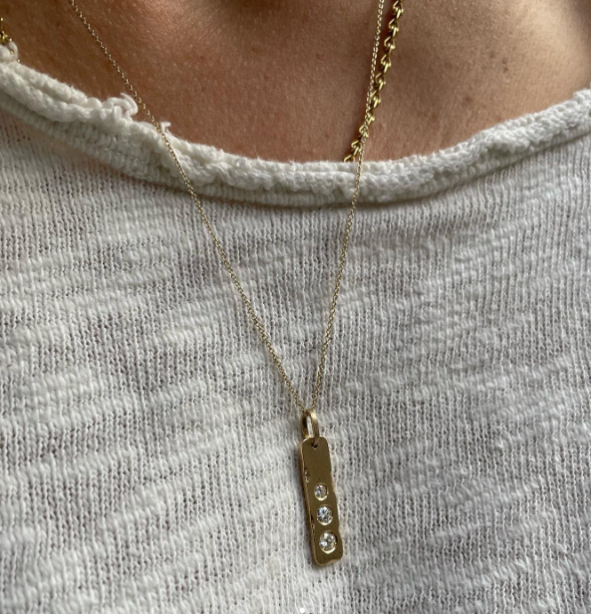 Fav - ciondolo in oro giallo 18kt con finitura sabbiata
