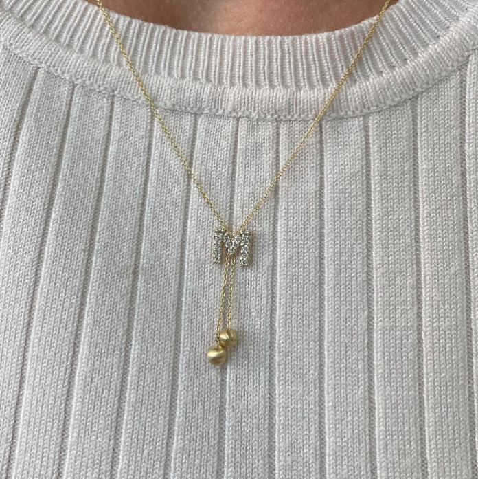 collana in oro giallo 18ct con iniziale di diamanti