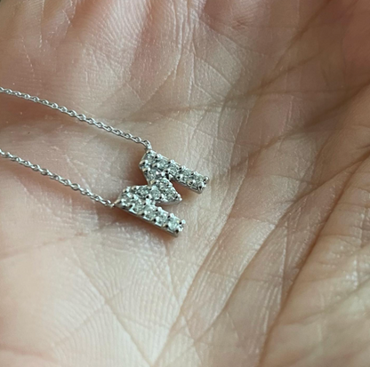 collana in oro rosa 18kt con iniziale di diamanti