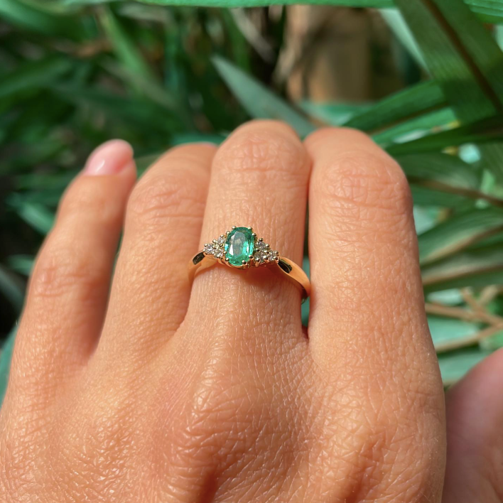 Lady - anello in oro 18kt con smeraldo e diamanti