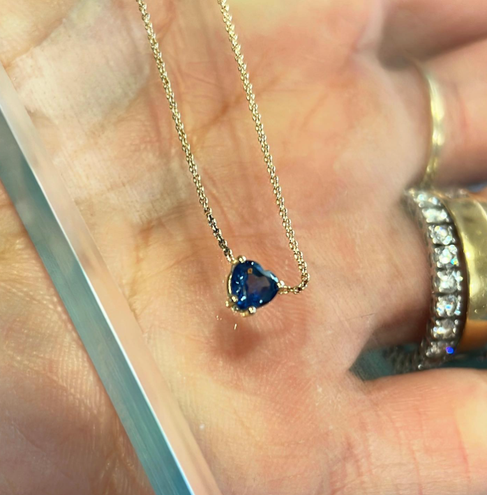 Collana in oro 18kt con zaffiro taglio cuore