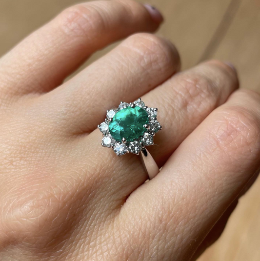 Fara - anello in oro 18kt con smeraldo e diamanti