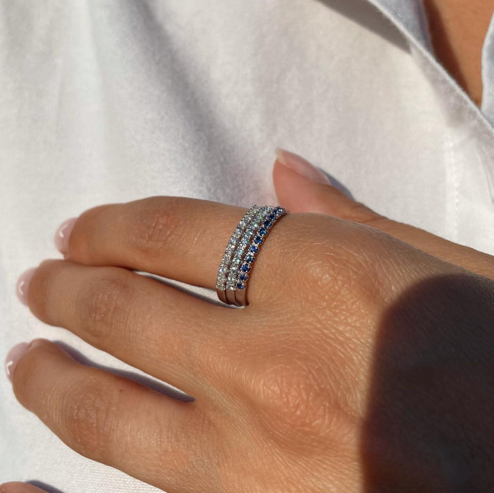 Nuances - tris di mezze verette in oro 18kt e pietre preziose in degradè di colori