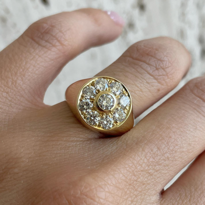 Anello chevalier in oro 18kt con diamanti